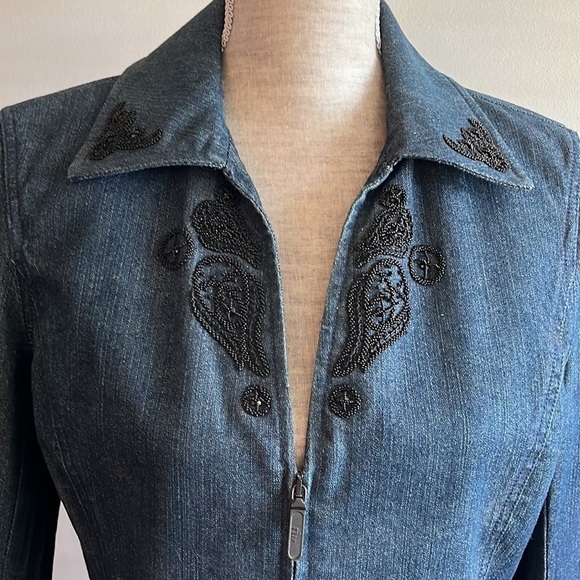 Dana Buchman jean jacket size 6 with black beading throughout.  Zippped front - Picture 2 of 7